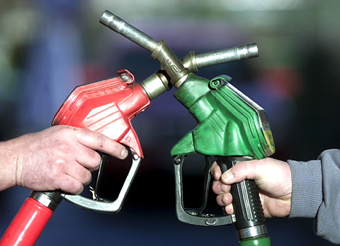عرضه بنزین آزاد ۱۱۰۰ تومانی در سال آینده قوت گرفت