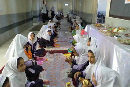 جشنواره غذا در مدرسه شهید احمد علی مکی آبادی برگزار گردید