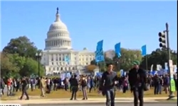 تظاهرات هزاران نفری مقابل کنگره آمریکا در اعتراض به برنامه جاسوسی واشنگتن