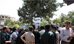 تجمع رانندگان تاکسی در اعتراض به توهین‌های مشاور روحانی