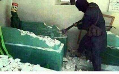 تخریب مقبره یونس نبی توسط داعش‌