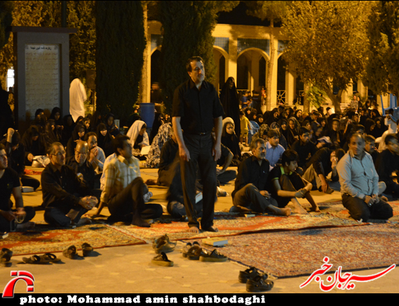 احیاء شب۲۱ رمضان در کنار شهدا+عکس