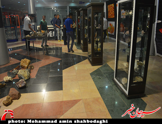 افتتاح دومین نمایشگاه سنگ های قیمتی در سیرجان