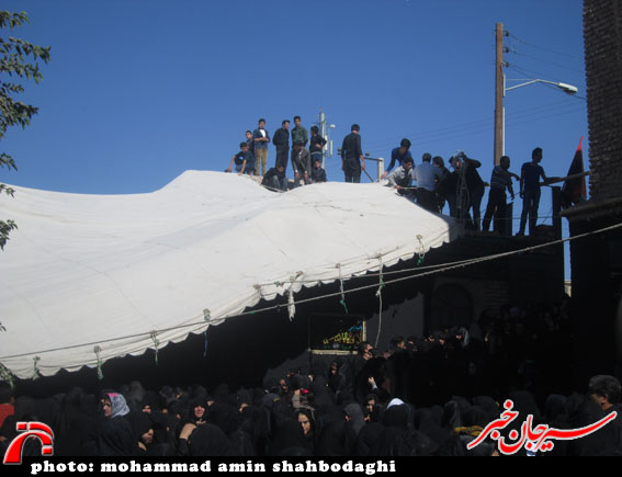 برپایی چادر عزا در خانه حاج رشید/تصاویر