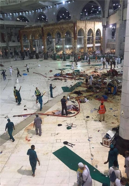 ۸۷ کشته و ۱۸۴ مجروح براثر سرنگونی بالابر ساختمانی در مکه مکرمه / یک زائر ایرانی کشته شد+ عکس