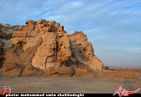 آغاز کاوش از محوطه تاریخی قلعه سنگ سیرجان/تصاویر