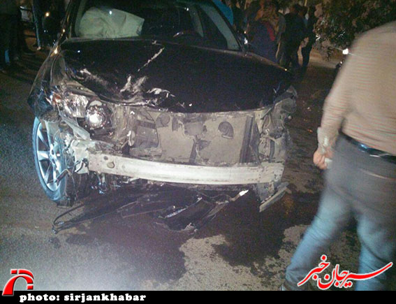 تصادف زنجیره ای خودروی لکسوس در سیرجان/عکس