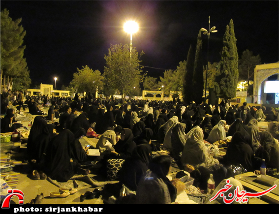 احیاء شب نوزدهم رمضان در کنار قبور مطهر شهدا/عکس