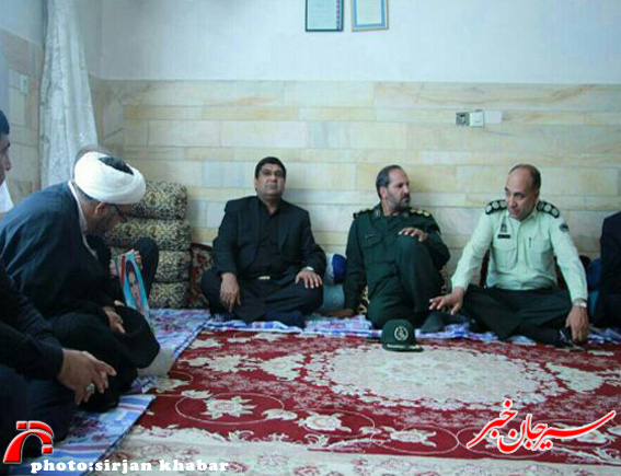دیدار مسئولین سیرجان با ۱۵ خانواده شهید نیروی انتظامی