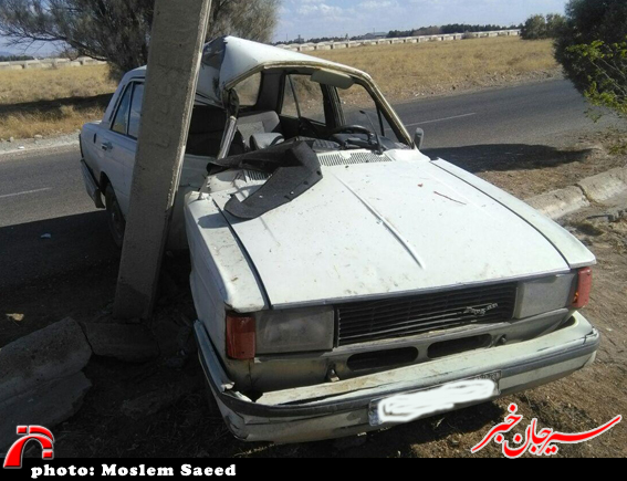 برخورد پیکان با تیر چراغ برق دو مصدوم بر جای گذاشت/تصاویر