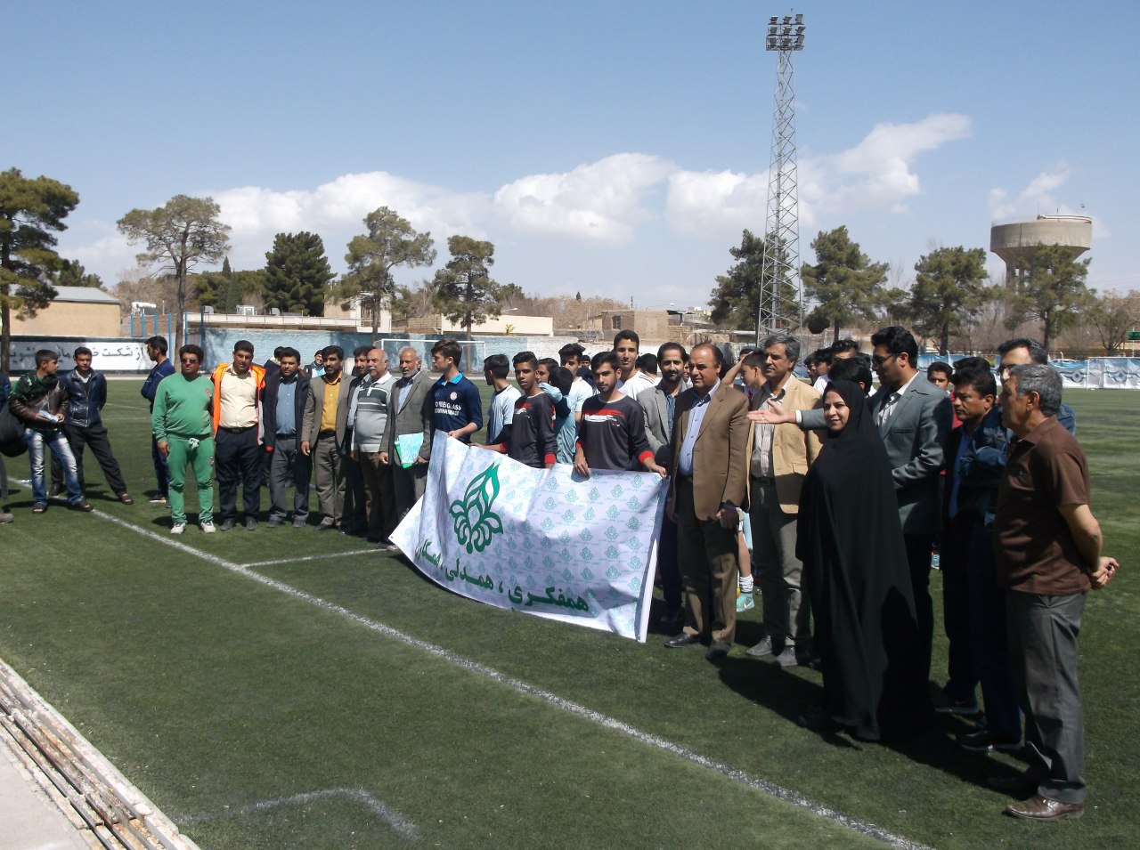 دبیرستان شاهد قهرمان مسابقات فوتبال چمنی هفت نفره دانش آموزی سیرجان شد