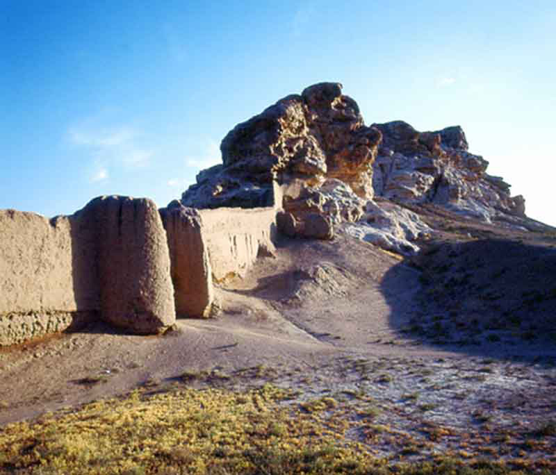 قلعه سنگ دژی مستحکم و تاریخی در سیرجان