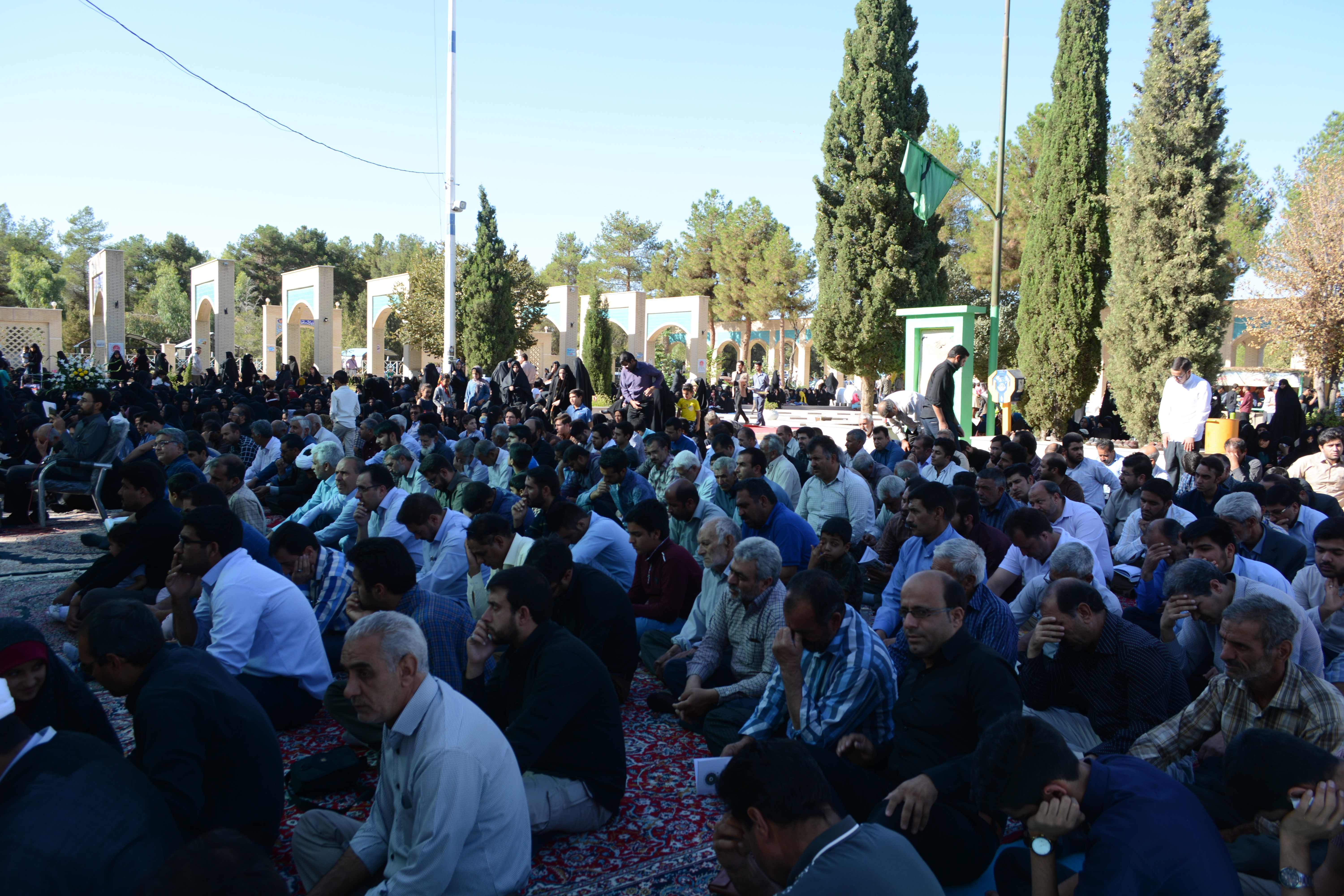 مراسم دعای عرفه در گلزار شهدای سیرجان برگزار شد/تصاویر