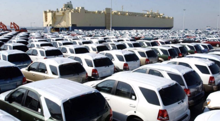 نام یک شرکت بازرگانی سیرجانی در بین وارد کنندگان غیرقانونی خودرو اعلام شد/سرنوشت واردات خودرو به سیرجان در هاله ای از ابهام