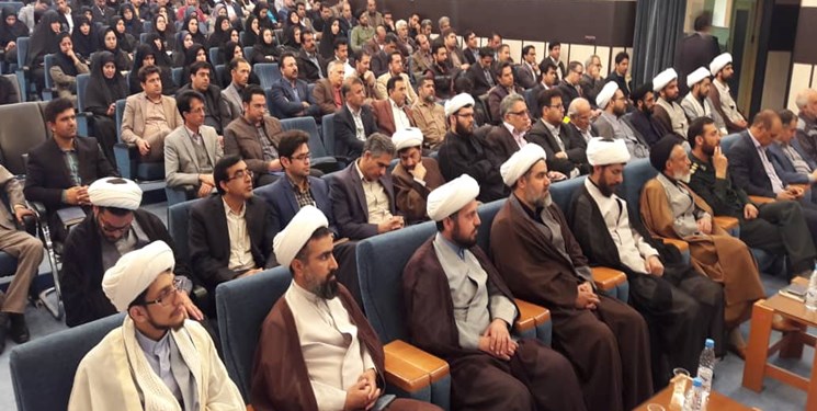 همایش دانشجویان و روحانیون سیرجانی در تبیین بیانیه گام دوم انقلاب