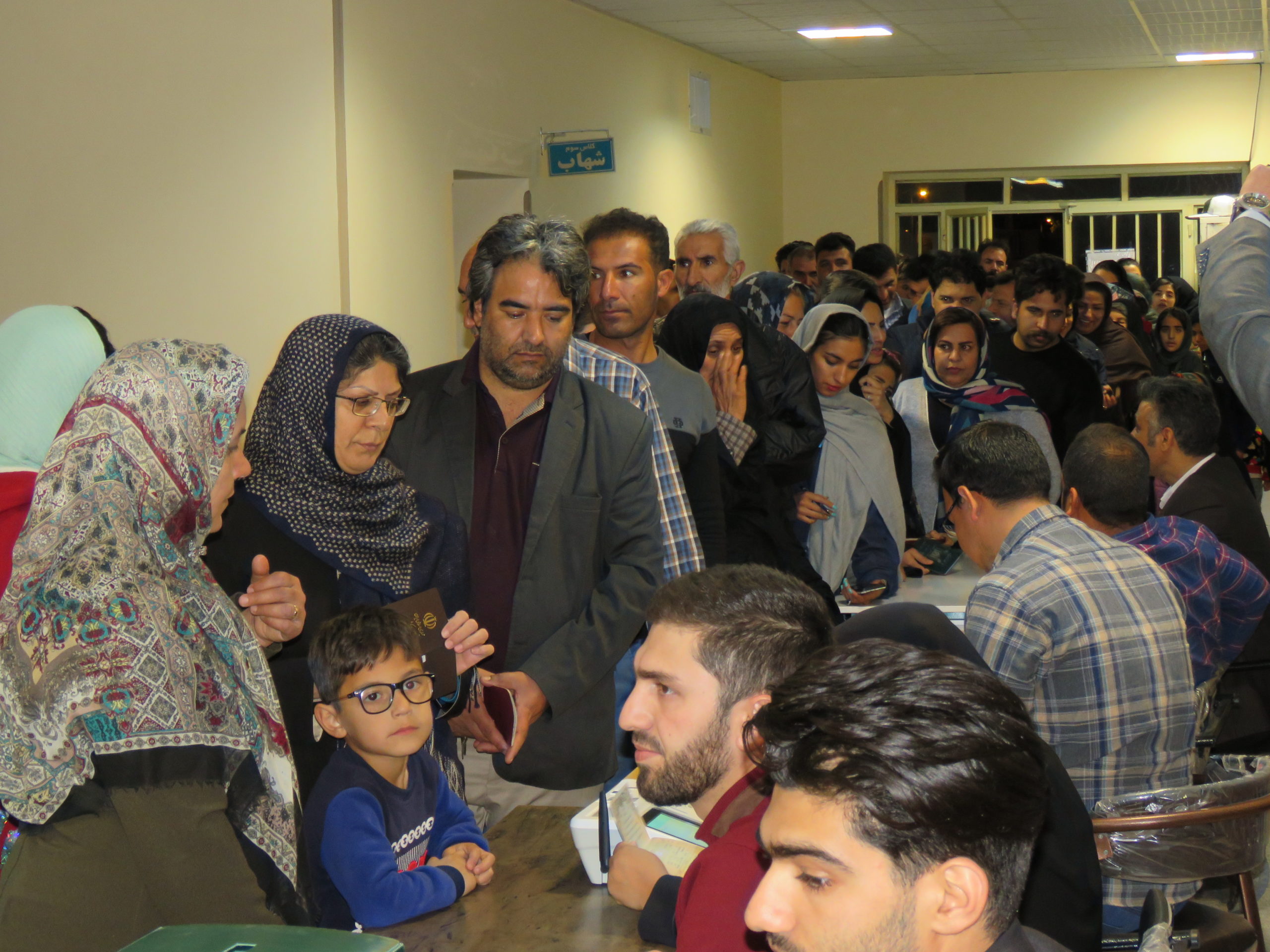 حماسه حضور مردم سیرجان در پای صندوق های رای+تصاویر