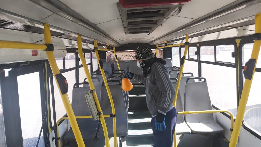 ضدعفونی اتوبوس های خط واحد سیرجان برای پیشگیری از کرونا ویروس