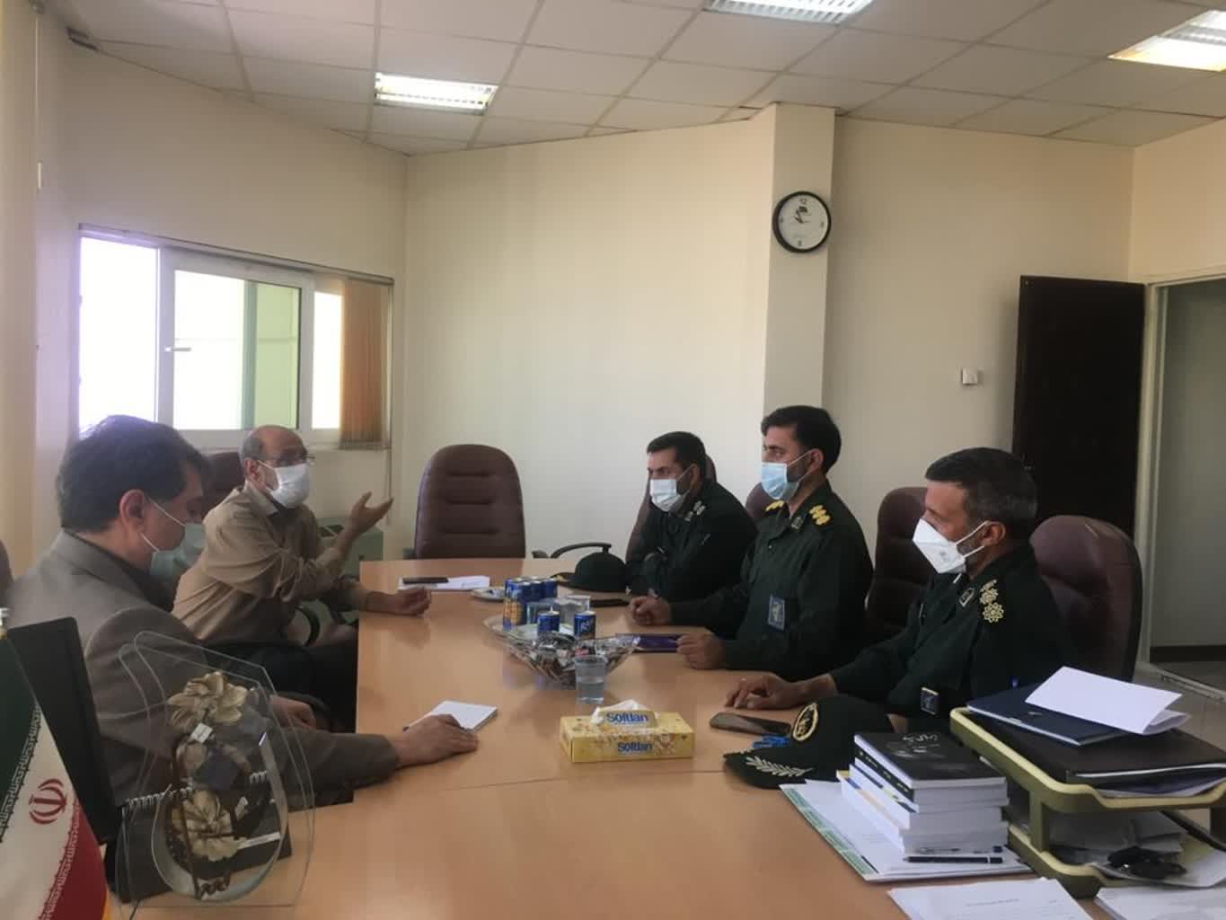 فرمانده ناحیه بسیج سپاه با رئیس اداره فرهنگ و ارشاد اسلامی شهرستان سیرجان دیدار و گفتگو کرد