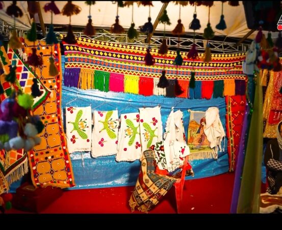 نمایش هنرهای سنتی کشور در نمایشگاه بزرگ صنایع دستی سیرجان
