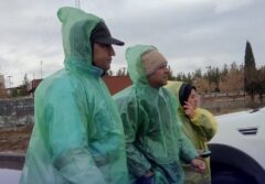 پرسنل شهرداری پای کار مردم برای مدیریت آبگرفتگی معابر