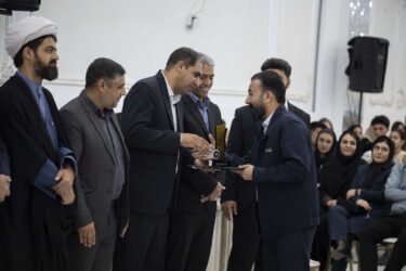 کارگران، فرماندهان خط مقدم تولید و اقتصاد هستند/ مجلس از مطالبات به‌حق کارگران حمایت می‌کند